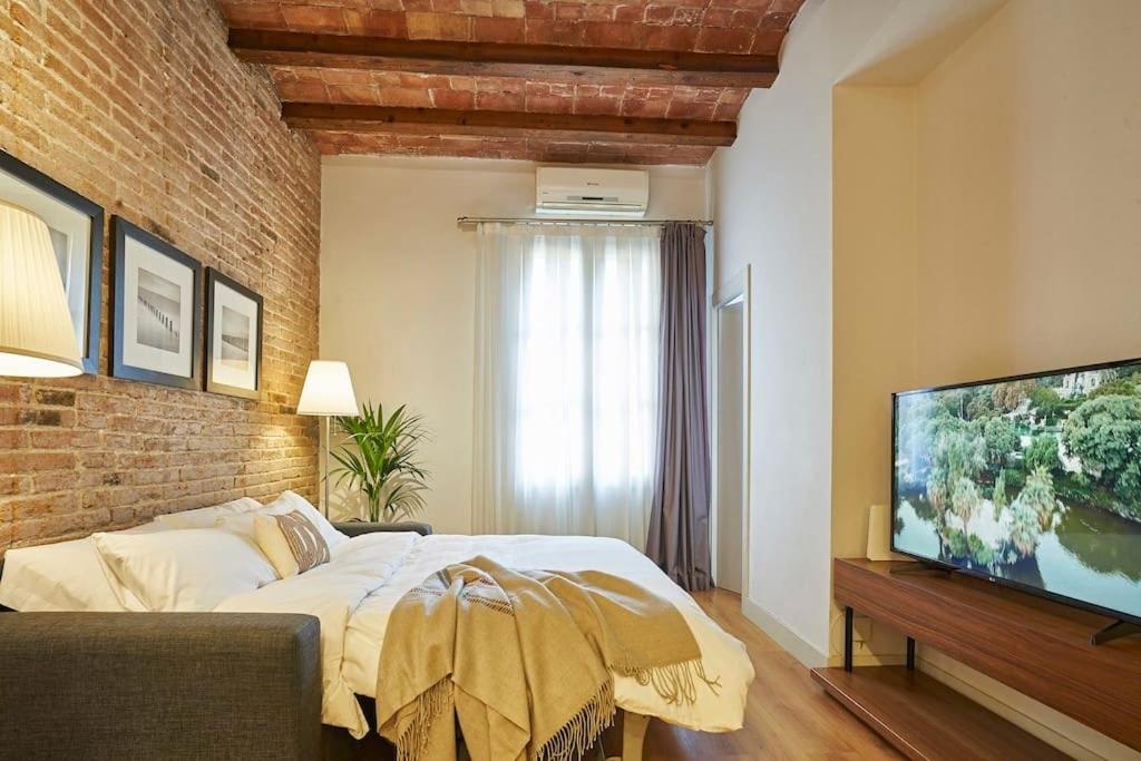 Catalan Comfort Near Sagrada Familia By Myrentalhost