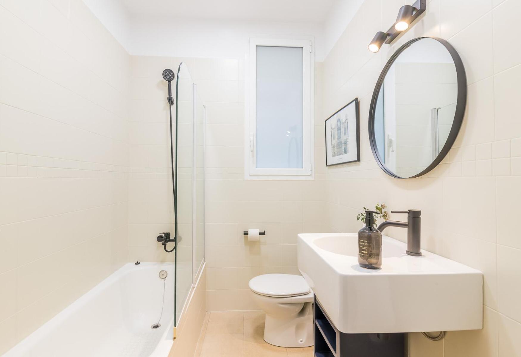 My Space - Spacious And Modern Near The Hospital Clinic * Barcelona