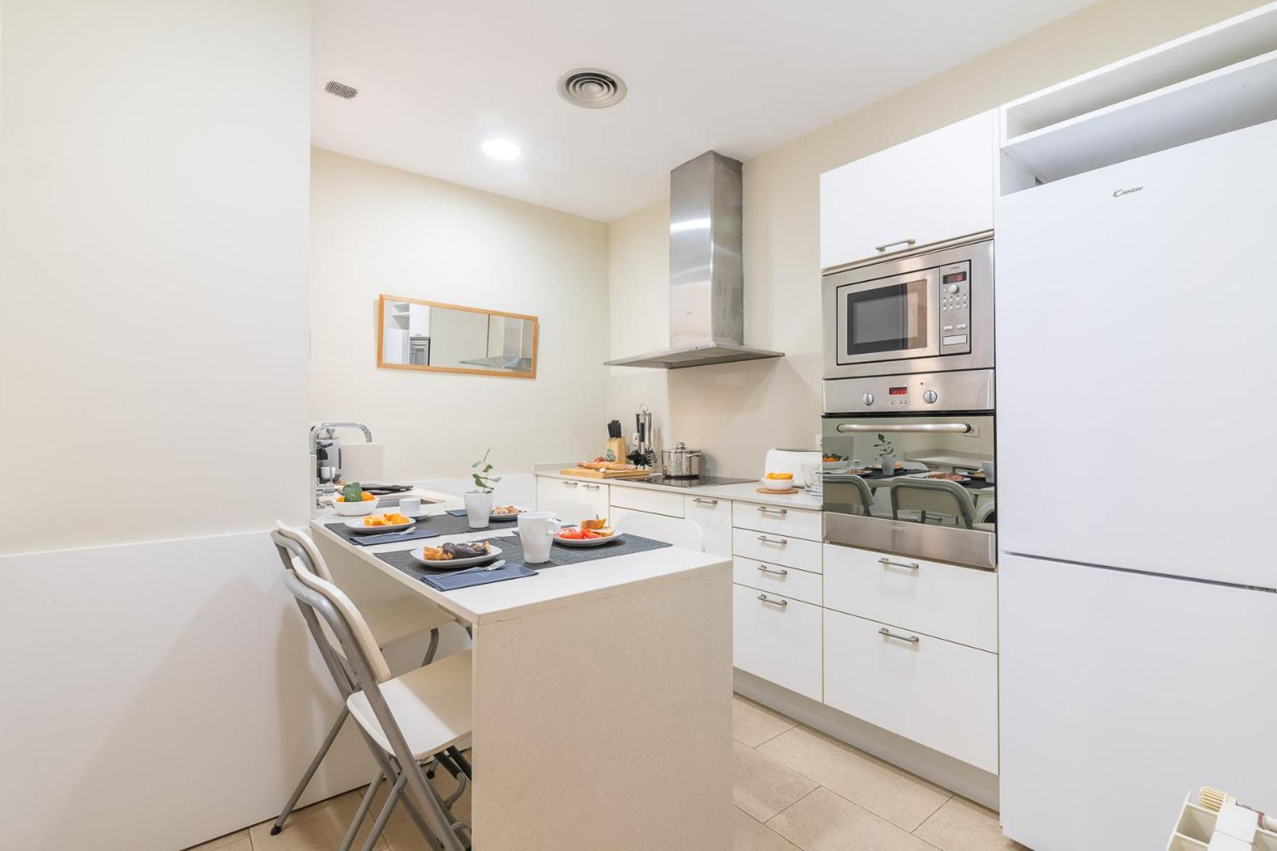 My Space - Spacious And Modern Near The Hospital Clinic Apartment