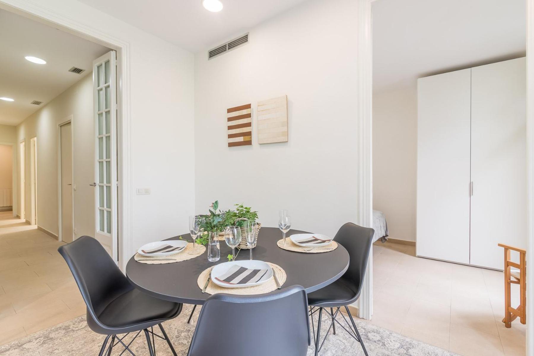 My Space - Spacious And Modern Near The Hospital Clinic *