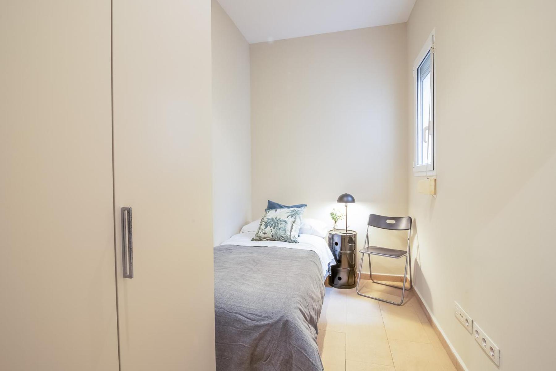 My Space - Spacious And Modern Near The Hospital Clinic Apartment *