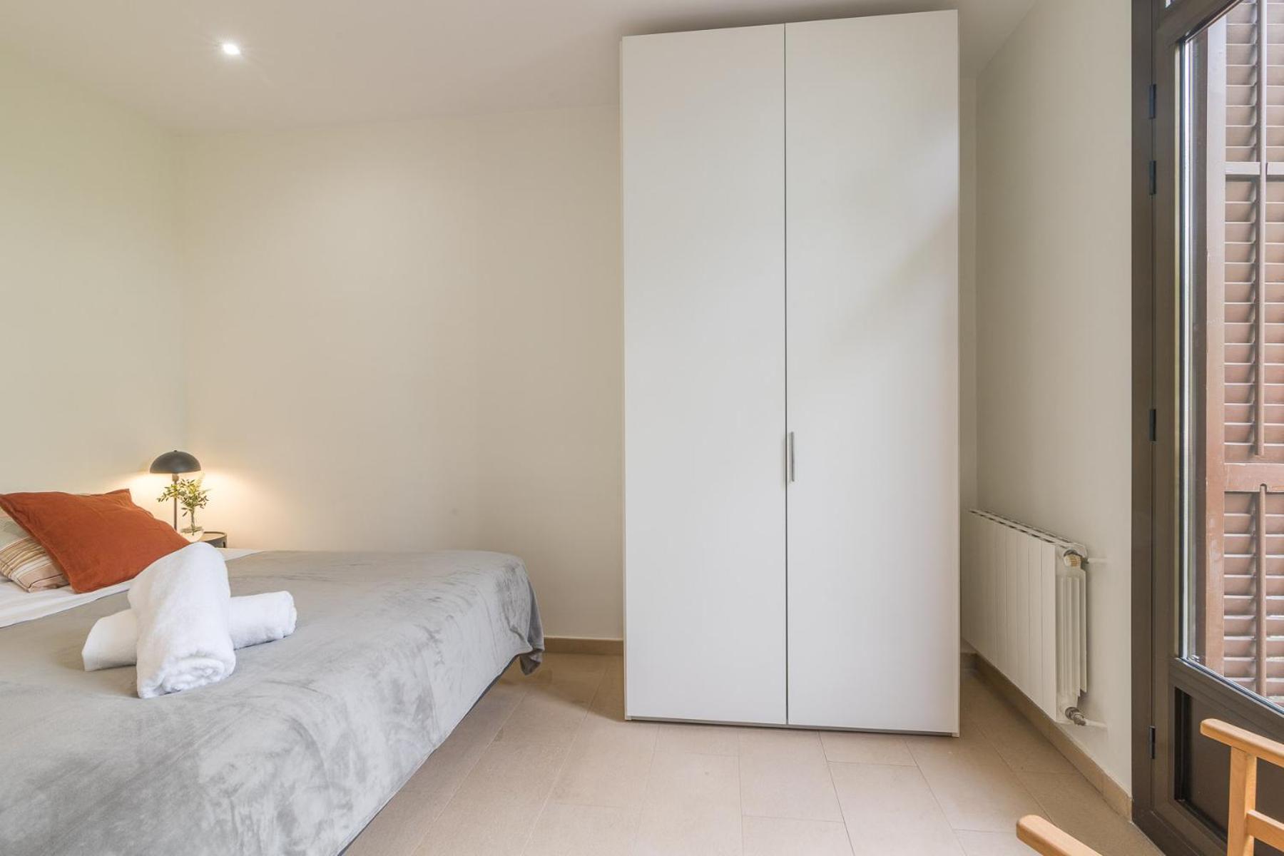 My Space - Spacious And Modern Near The Hospital Clinic Apartment *