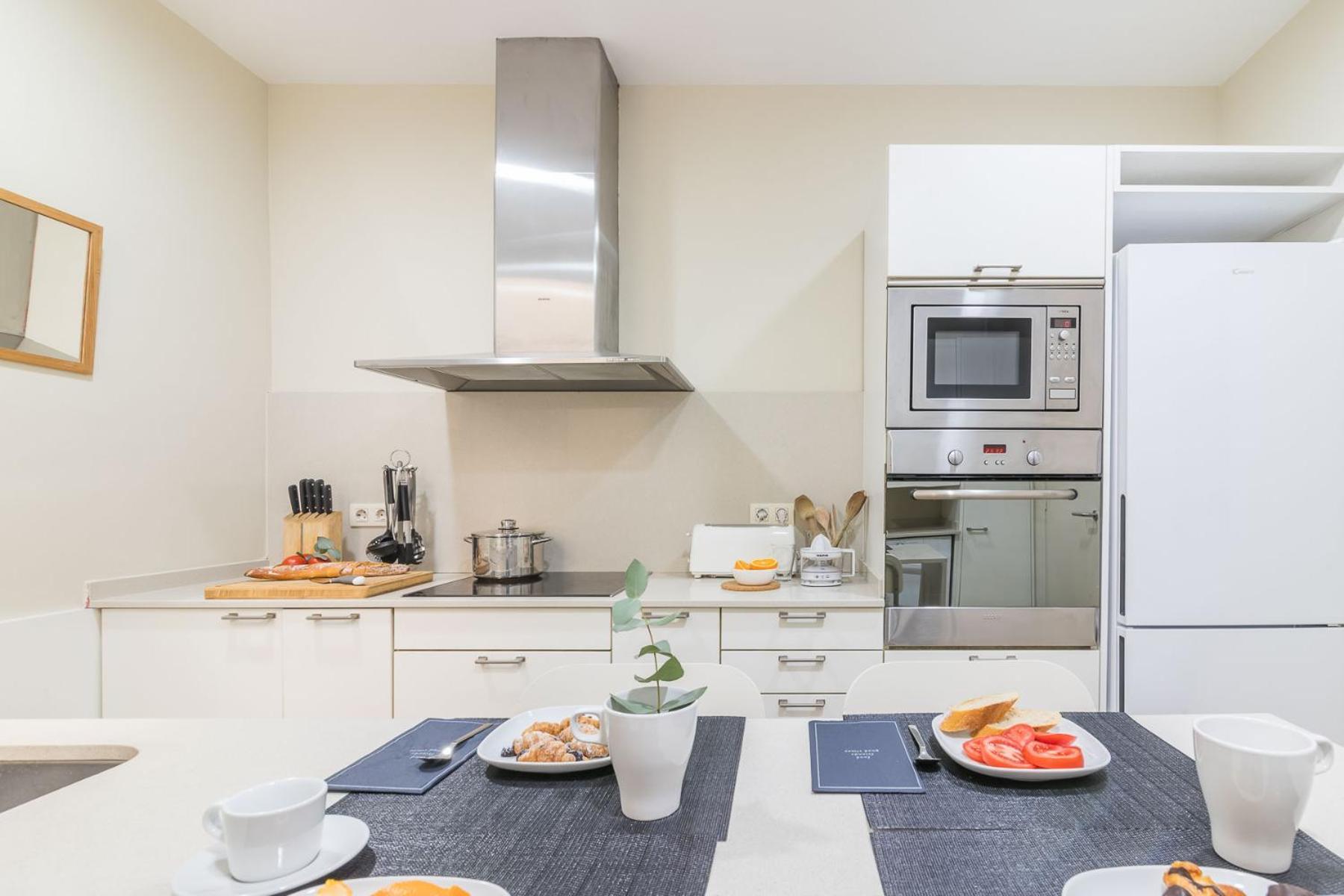 My Space - Spacious And Modern Near The Hospital Clinic Apartment Barcelona