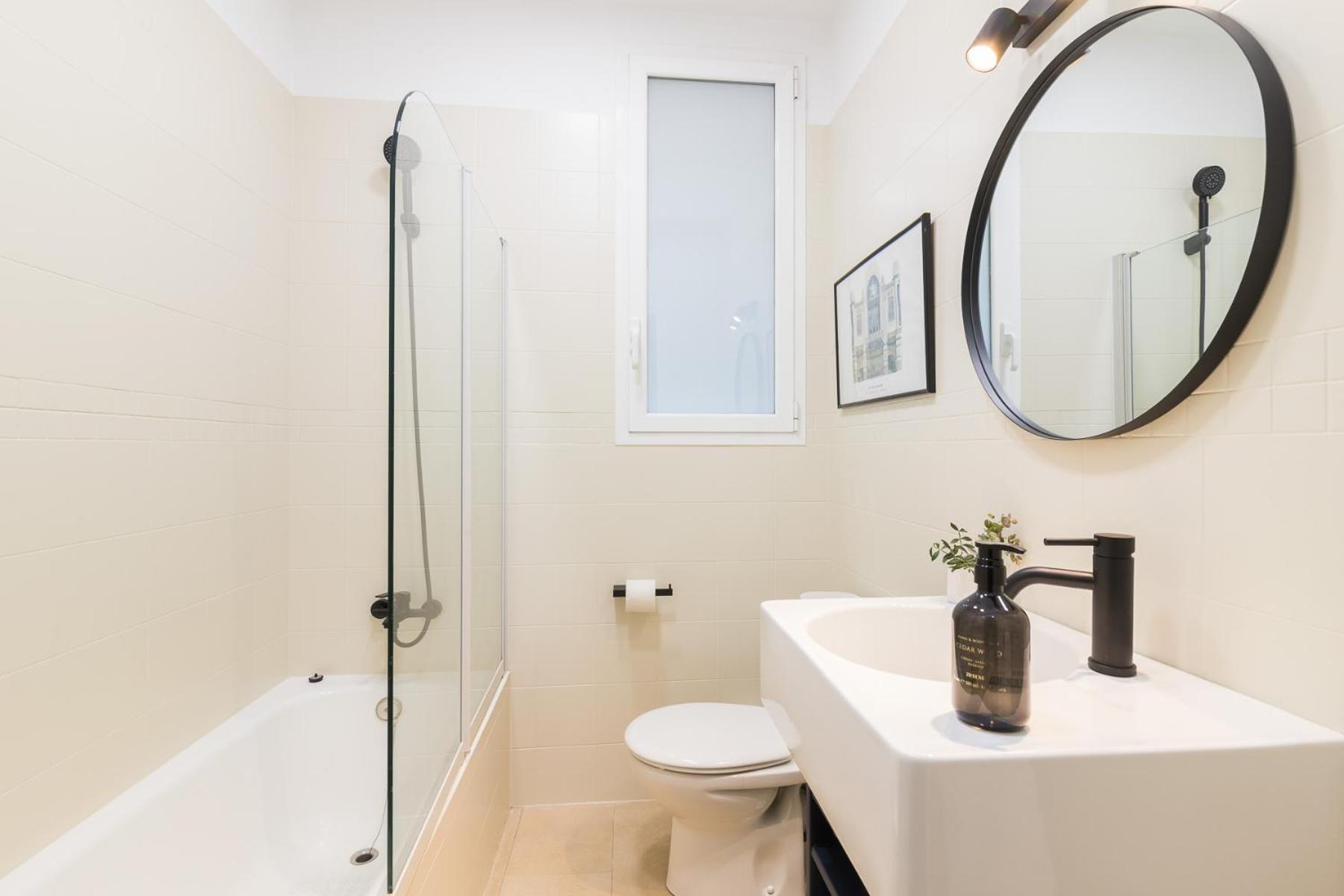 My Space - Spacious And Modern Near The Hospital Clinic Barcelona