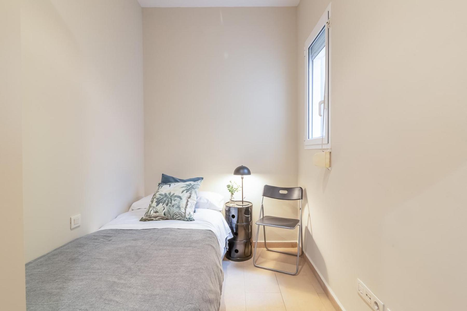 My Space - Spacious And Modern Near The Hospital Clinic Apartment *