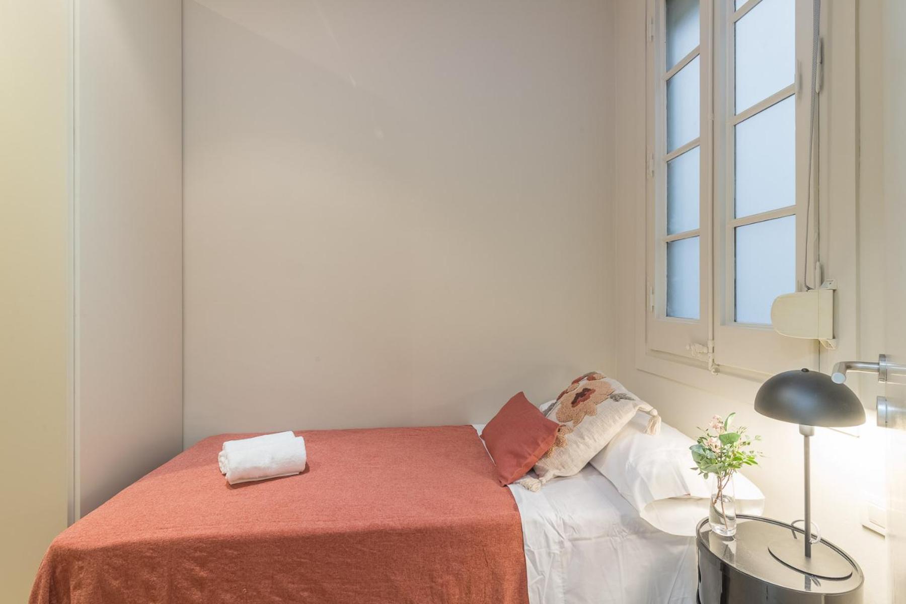 My Space - Spacious And Modern Near The Hospital Clinic Apartment *