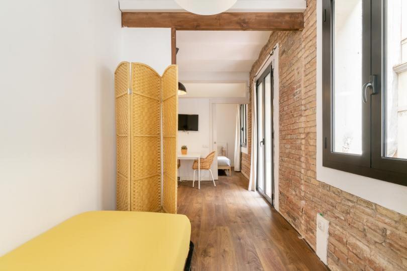 Cozy With Balcony Sqm Barcelona