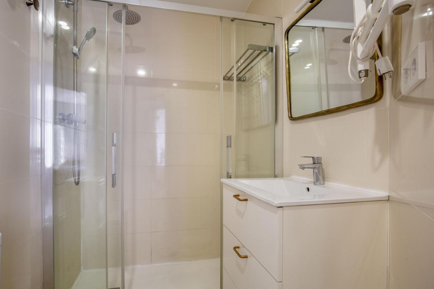 Poble Sec 3br W Balcony Mountain Views Bcn-109 * Barcelona