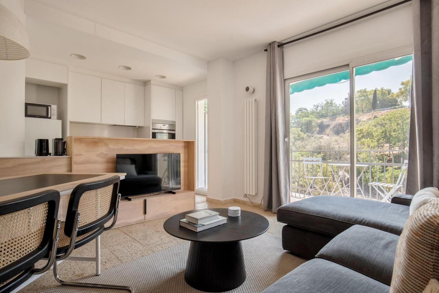 Poble Sec 3br W Balcony Mountain Views Bcn-109 Apartment *