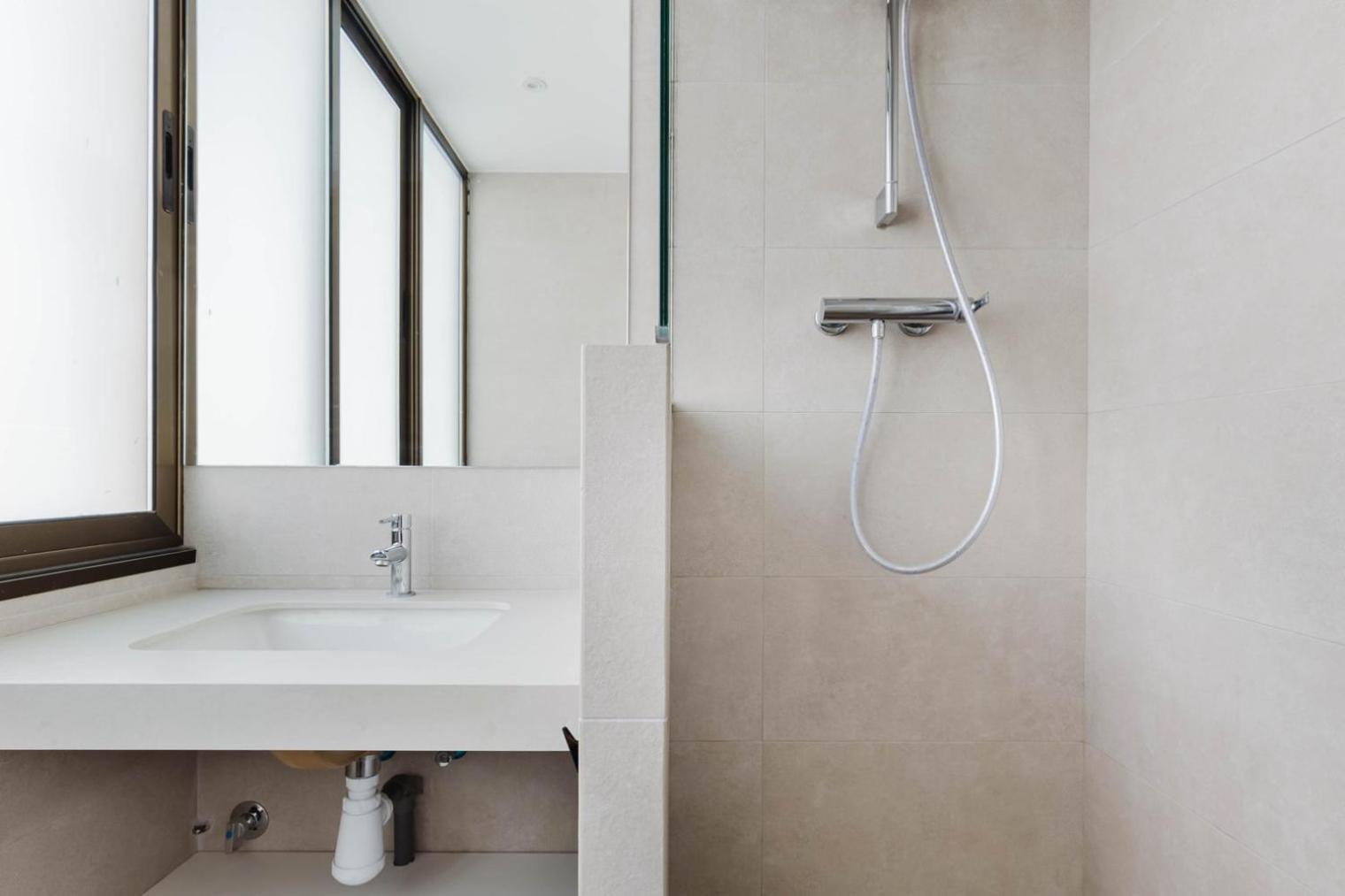 Blueground Galvany Furnished Penthouse Bcn-135 Barcelona