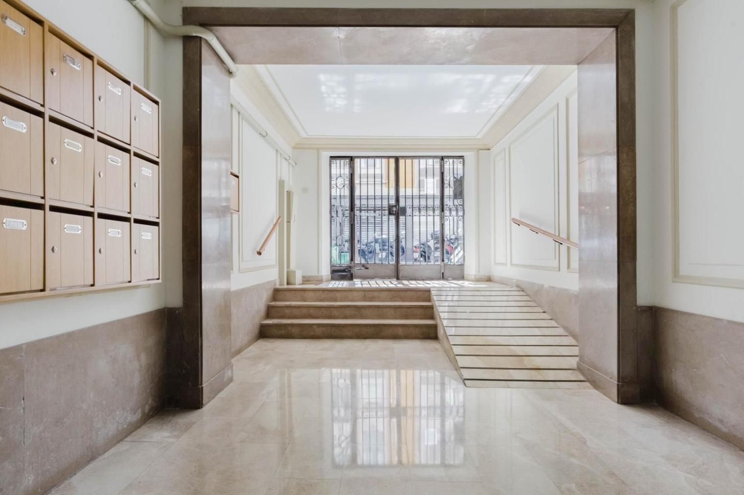 Blueground Galvany Furnished Penthouse Bcn-135 * Barcelona