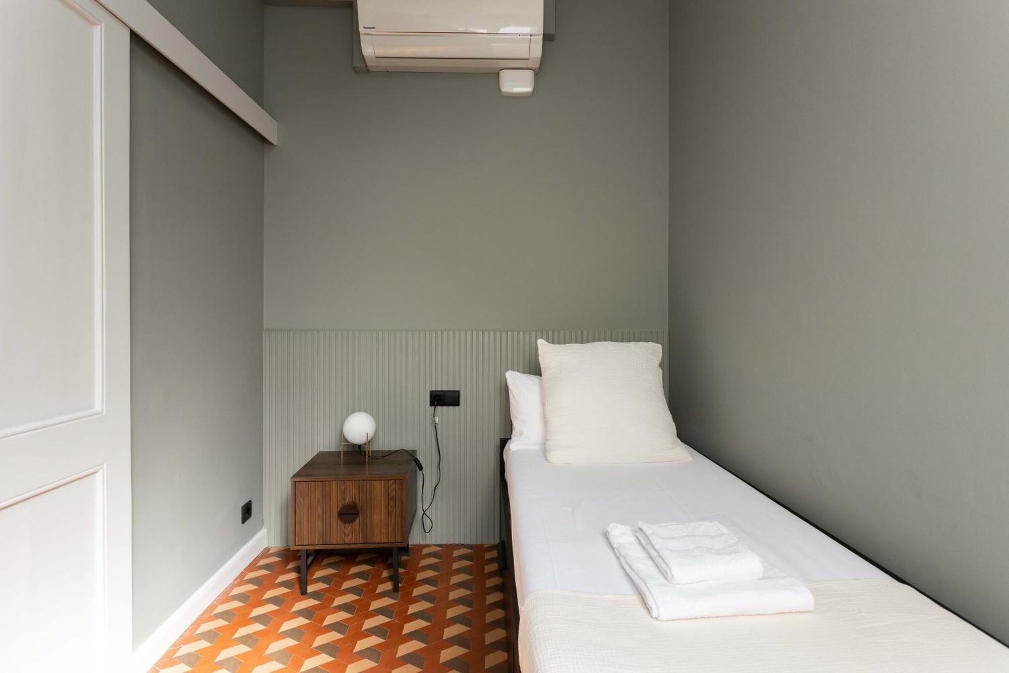 Spacious Stylish 4-bedroom Modernist Apartment