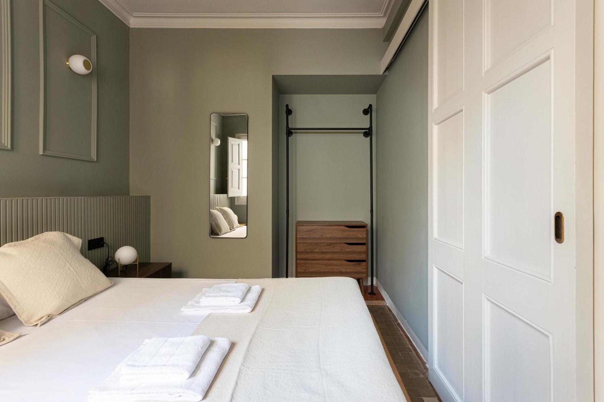 Spacious Stylish 4-bedroom Modernist Apartment Barcelona