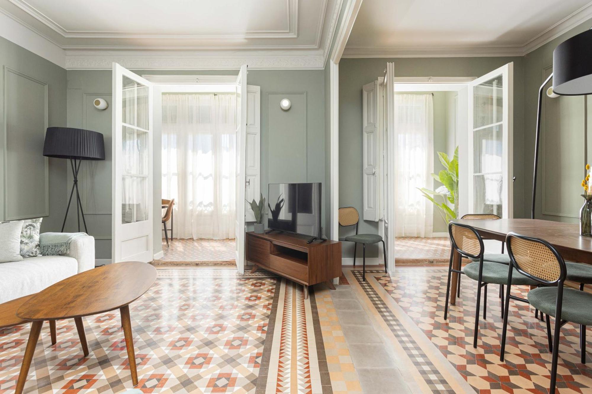 Spacious Stylish 4-bedroom Modernist Apartment Barcelona
