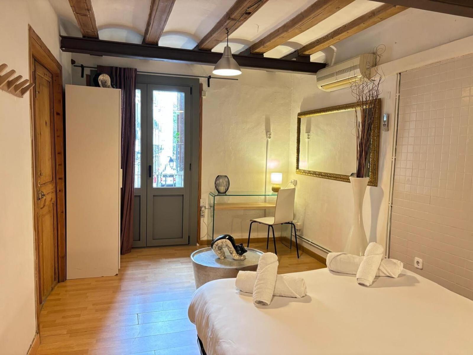 Encanto En Las Ramblas: Espacio Perfecto Para 9 Barcelona