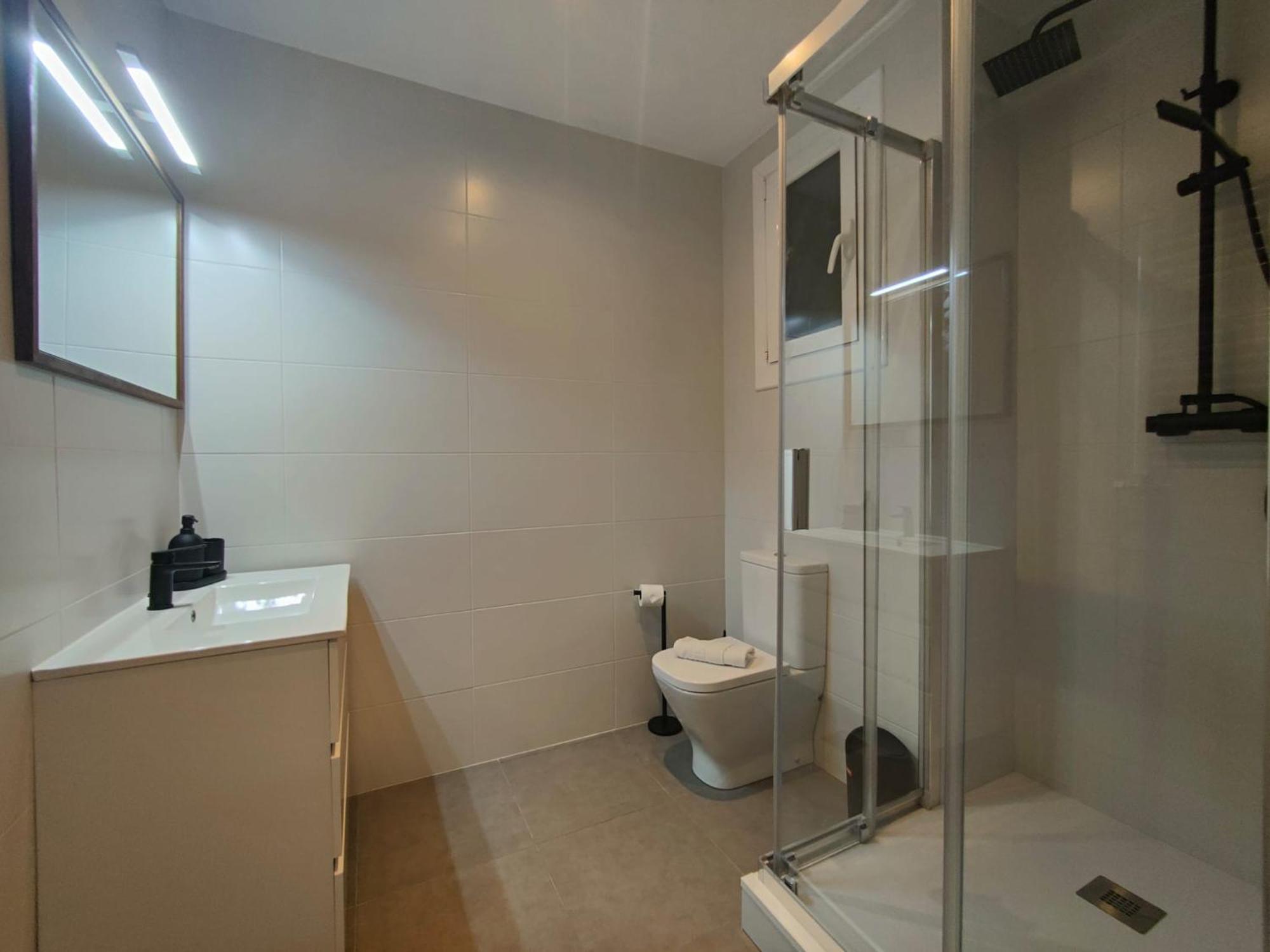 Appartement 2br Central Location *