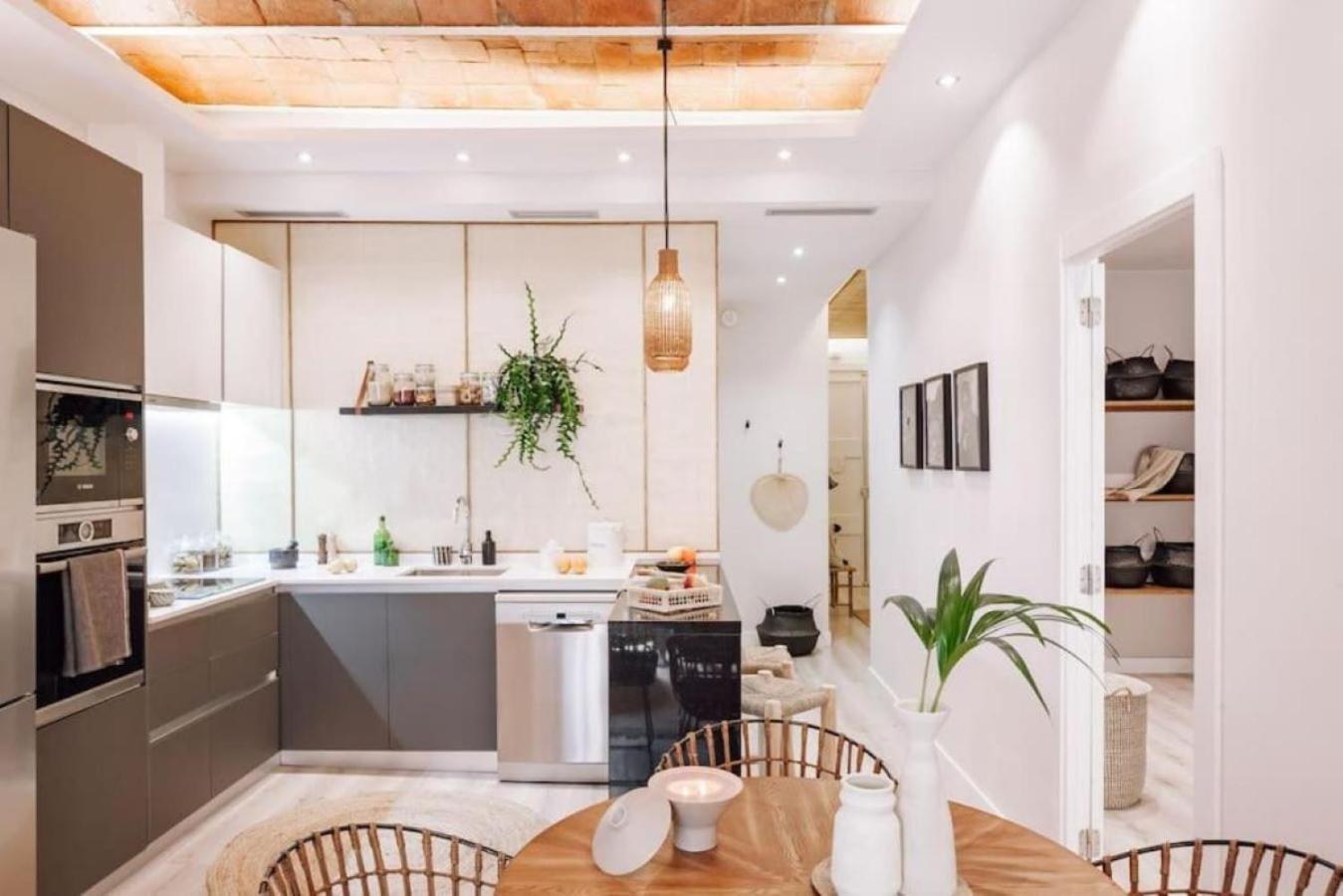 Apartment Zongo - 2 Bedroom In Eixample Dreta Barcelona