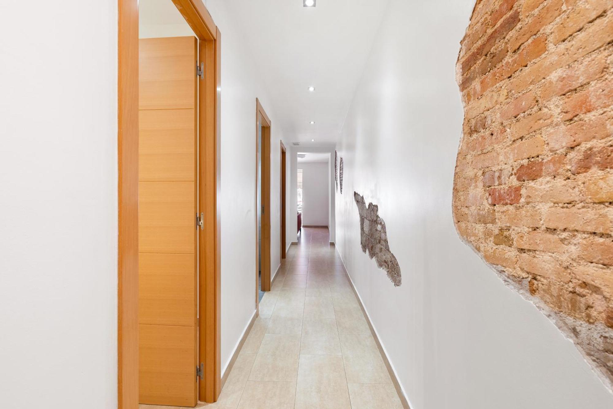Apartment Grcia Charm Sunlit Terrace, Ac & Exposed Brick