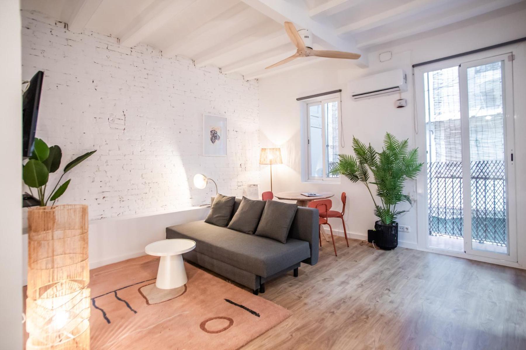 44poc1062 - Newly Decorated In Poble Sec *