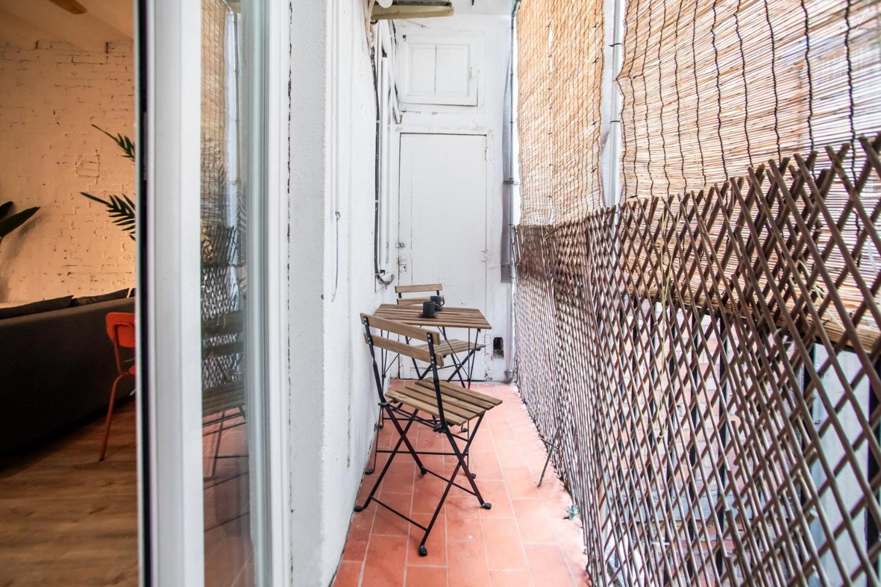44poc1062 - Newly Decorated In Poble Sec Barcelona