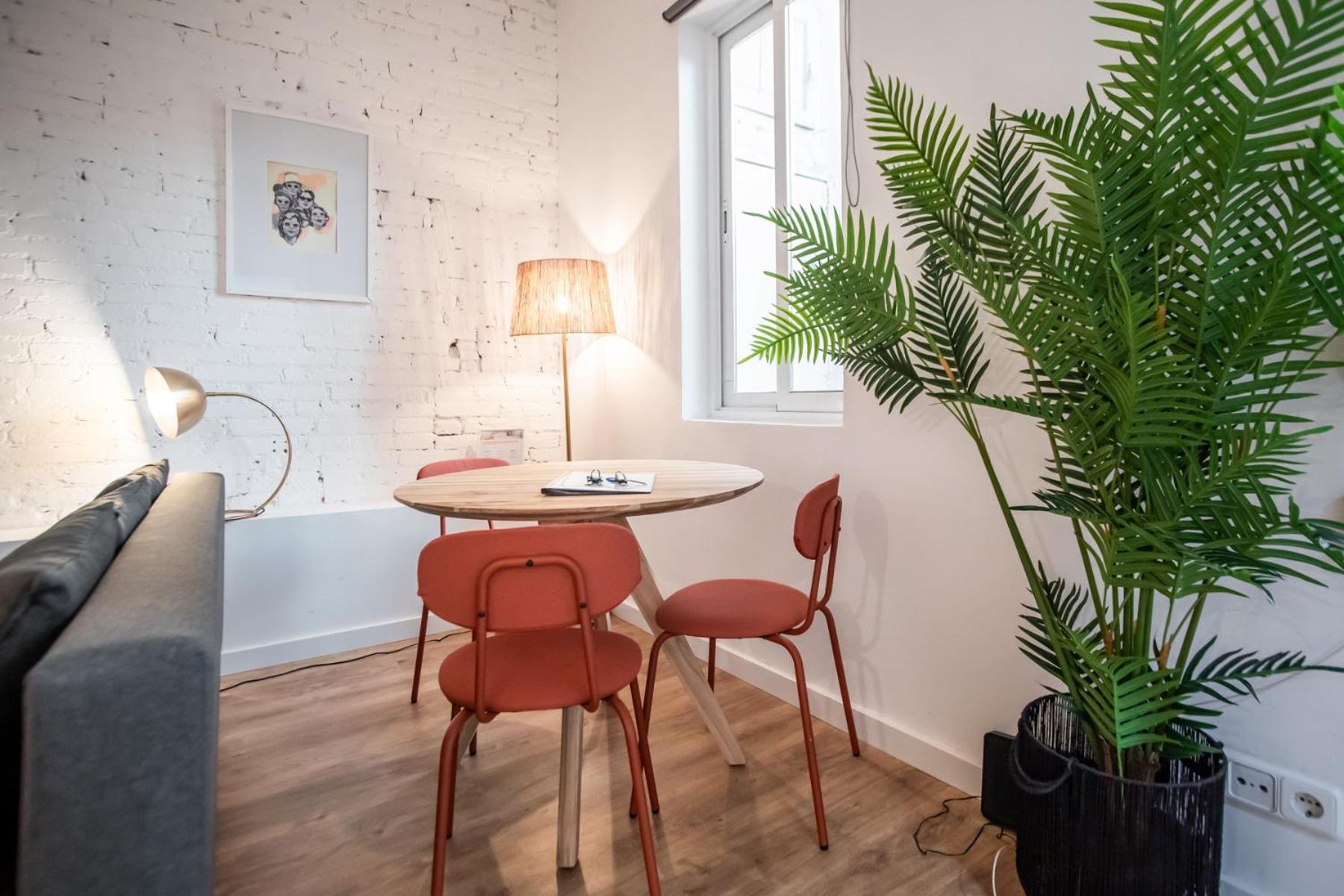 44poc1062 - Newly Decorated In Poble Sec Apartment Barcelona