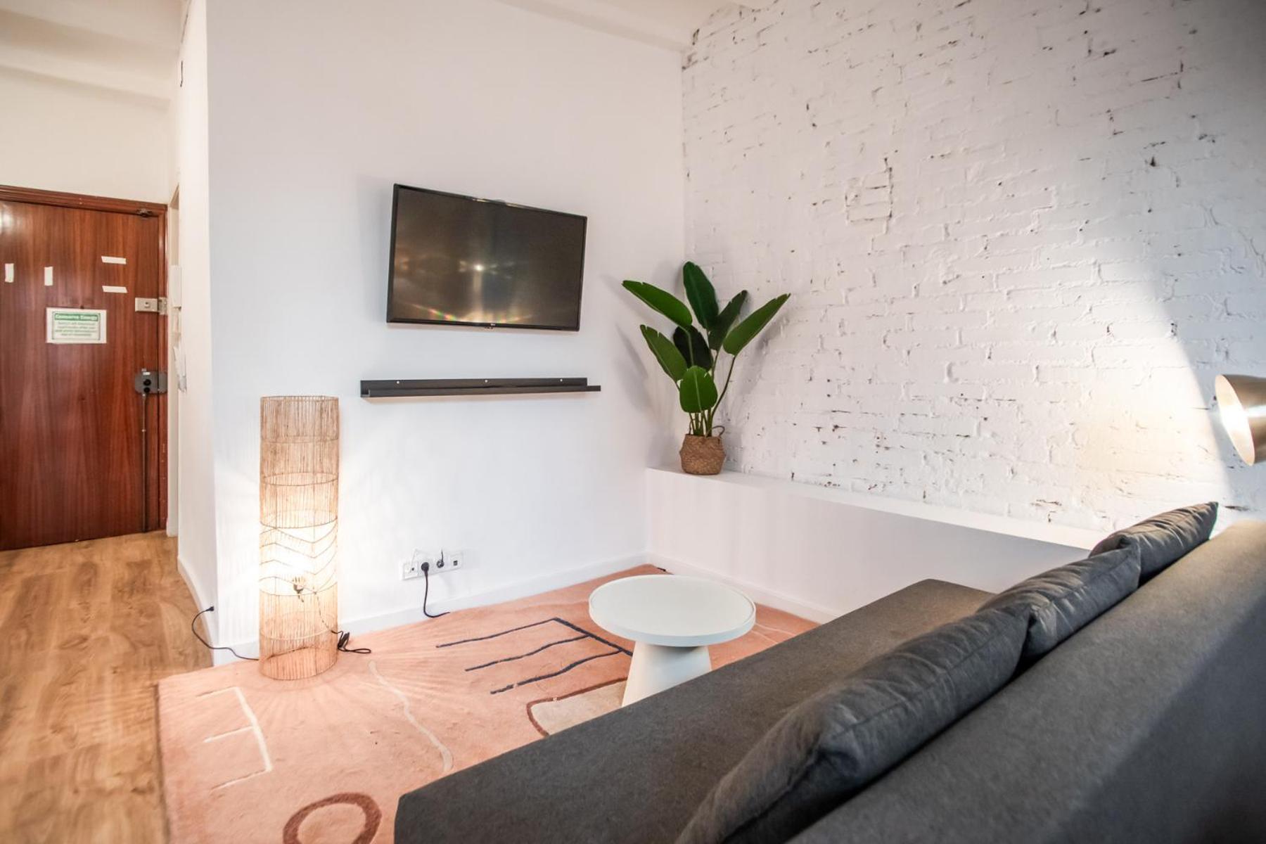 Apartment 44poc1062 - Newly Decorated In Poble Sec Barcelona