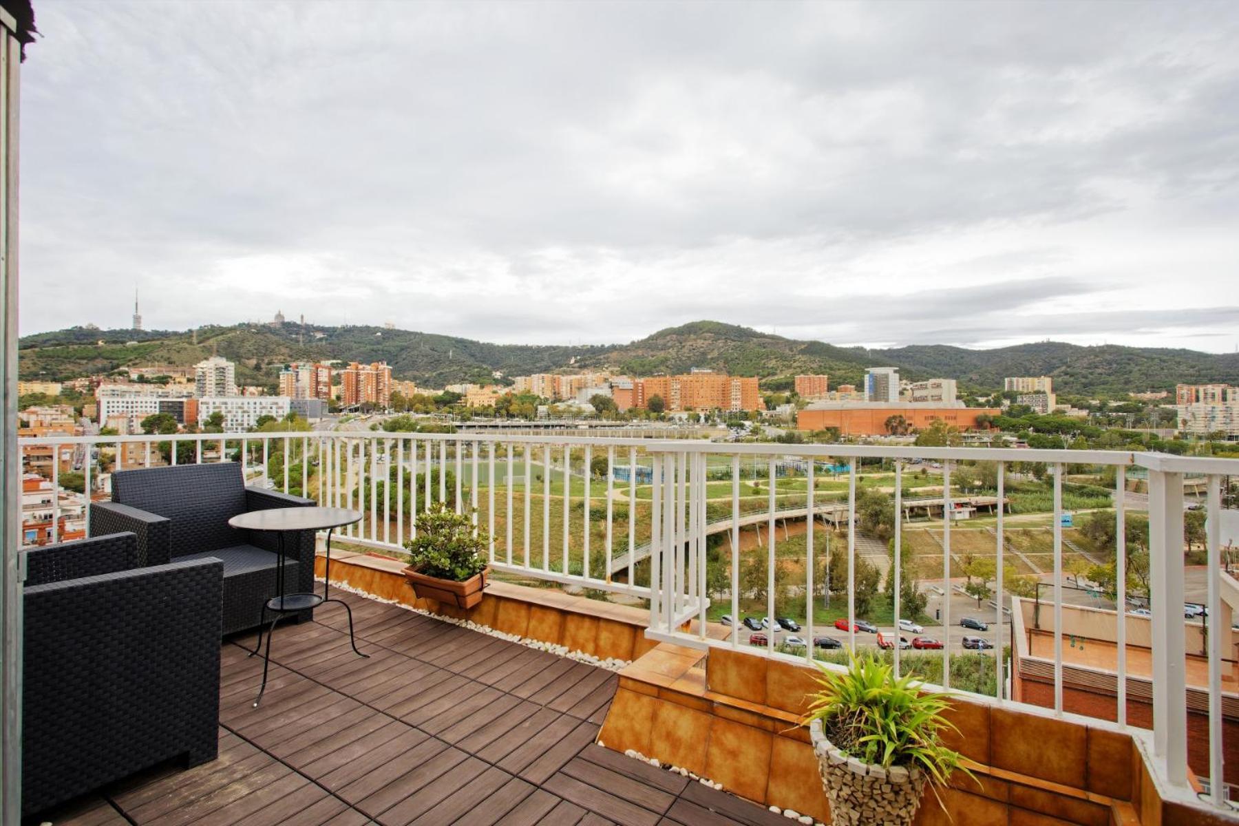 Large Penthouse With Incredible Views Apartment
