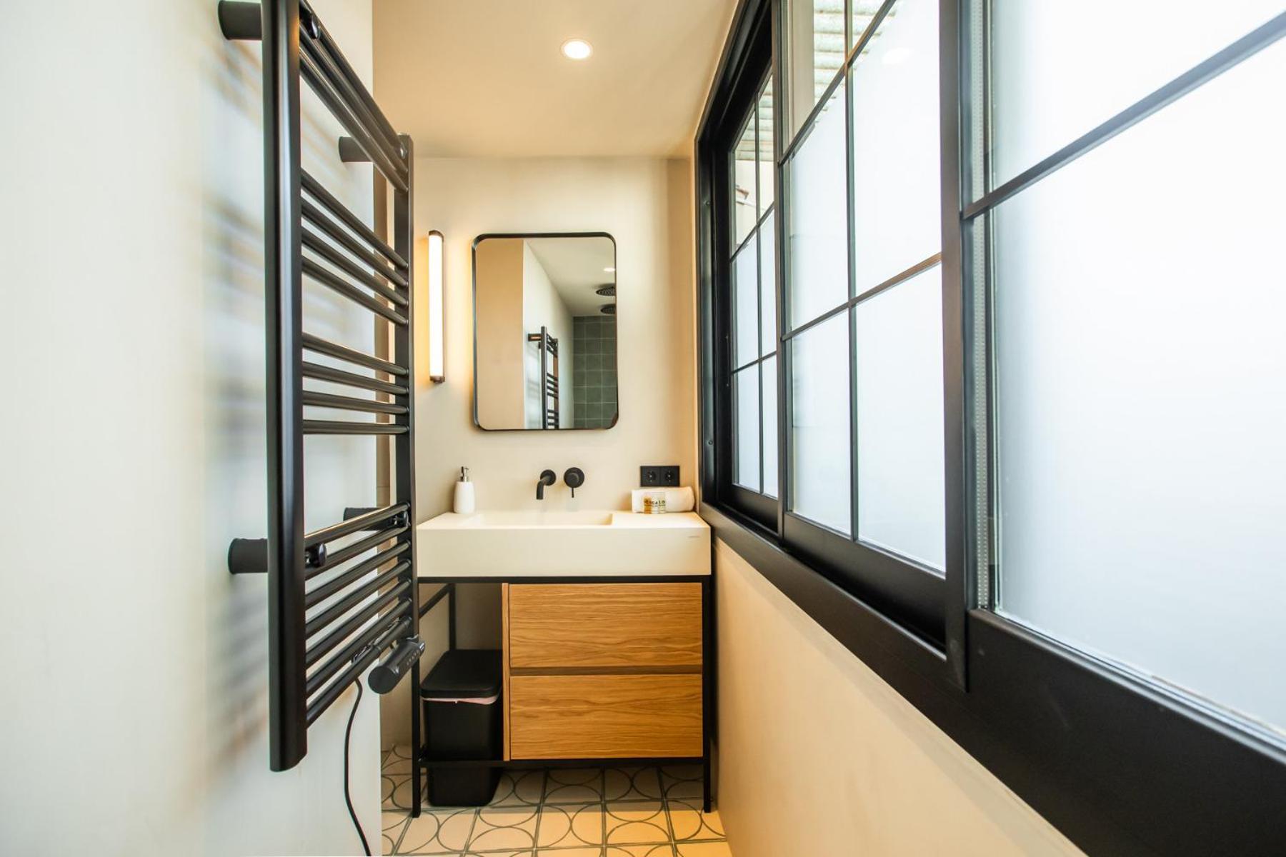 Apartment 42par1049 - Super Bright 3br In Sant Antoni Barcelona