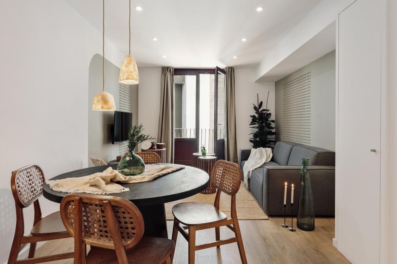 Apartment Eboli - 3 Bedrooms, Balcony And Terrace In Ciutat Vella Barcelona