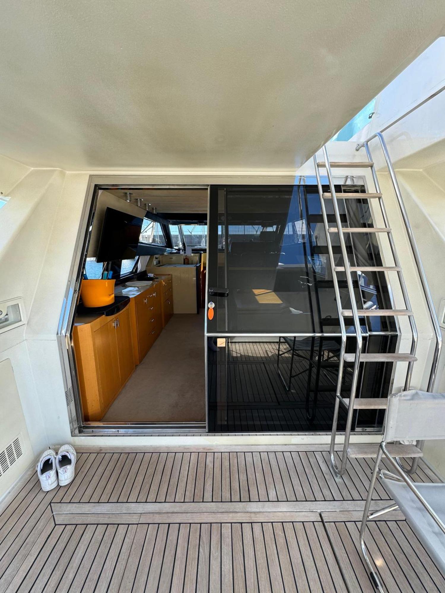 Yacht Sherte Botel *