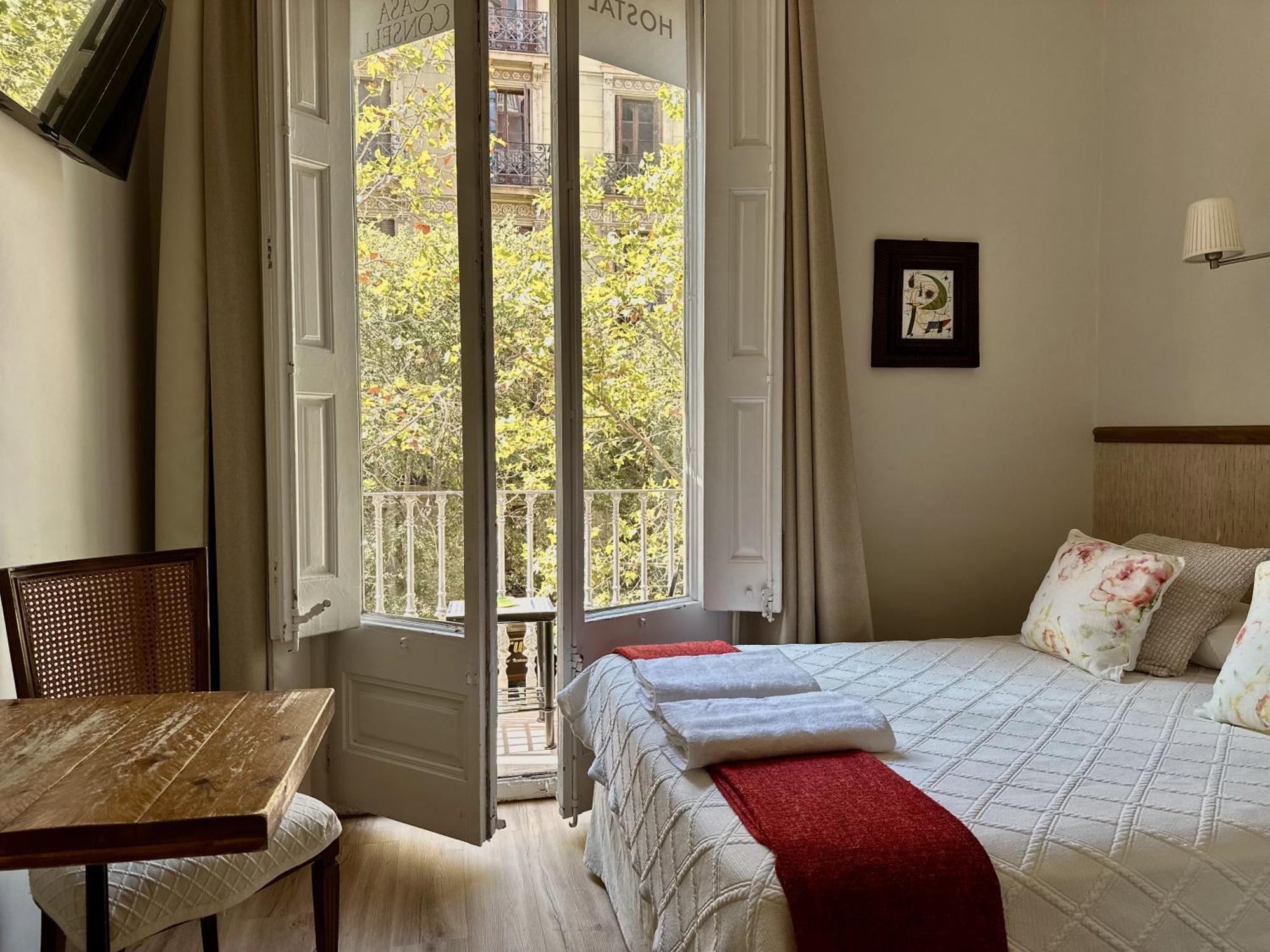 Casa Consell Gran Via, Gasthuis 2*