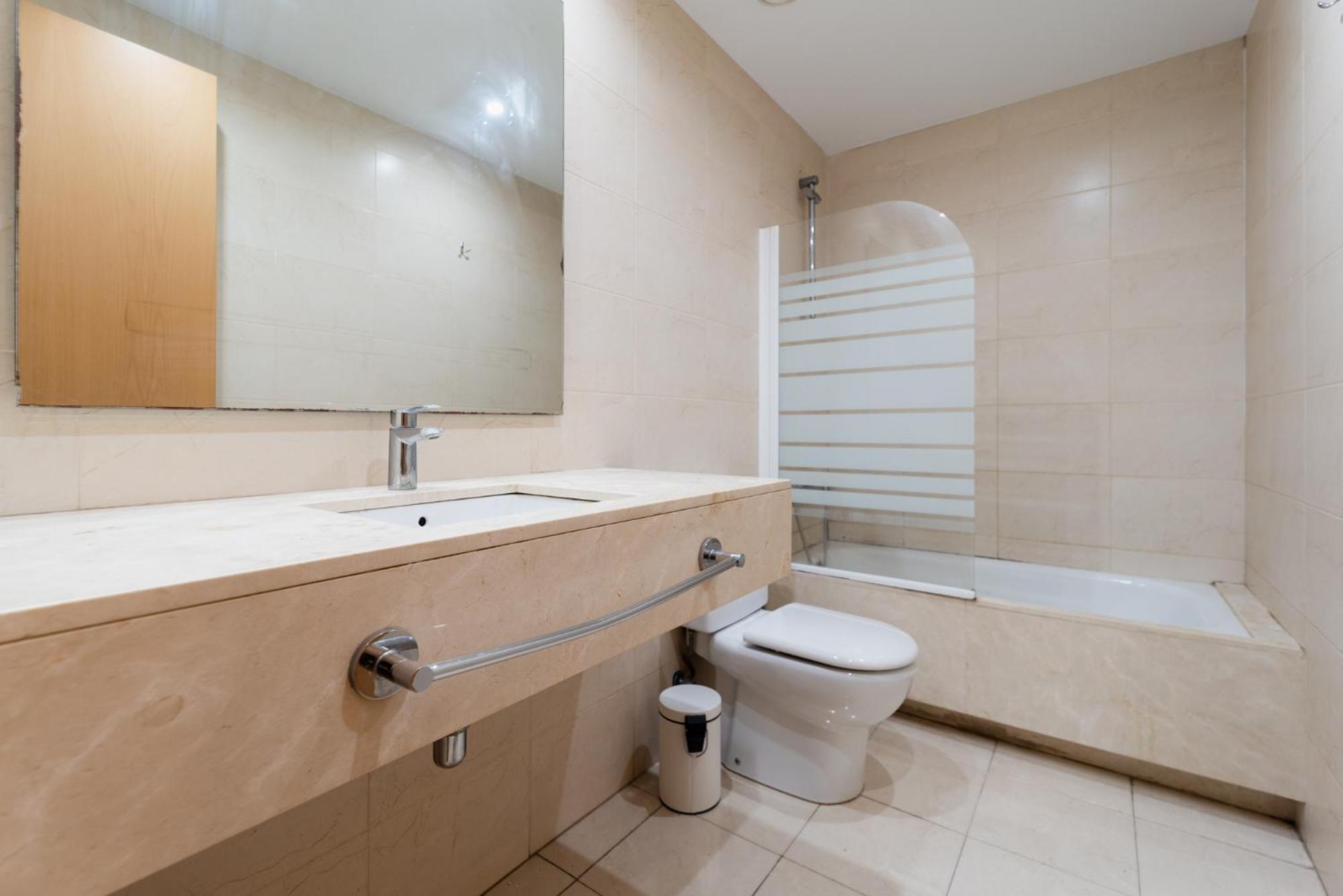 Near Ramblas 3 Flat Min 32 Days Parking Optional Barcelona