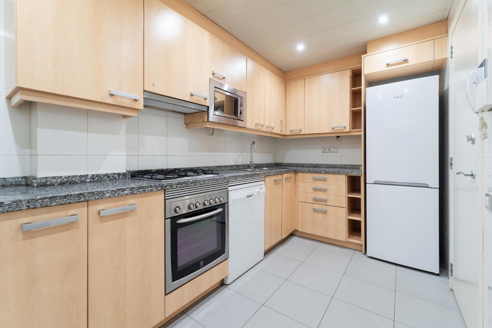 Near Ramblas 3 Flat Min 32 Days Parking Optional Apartment *