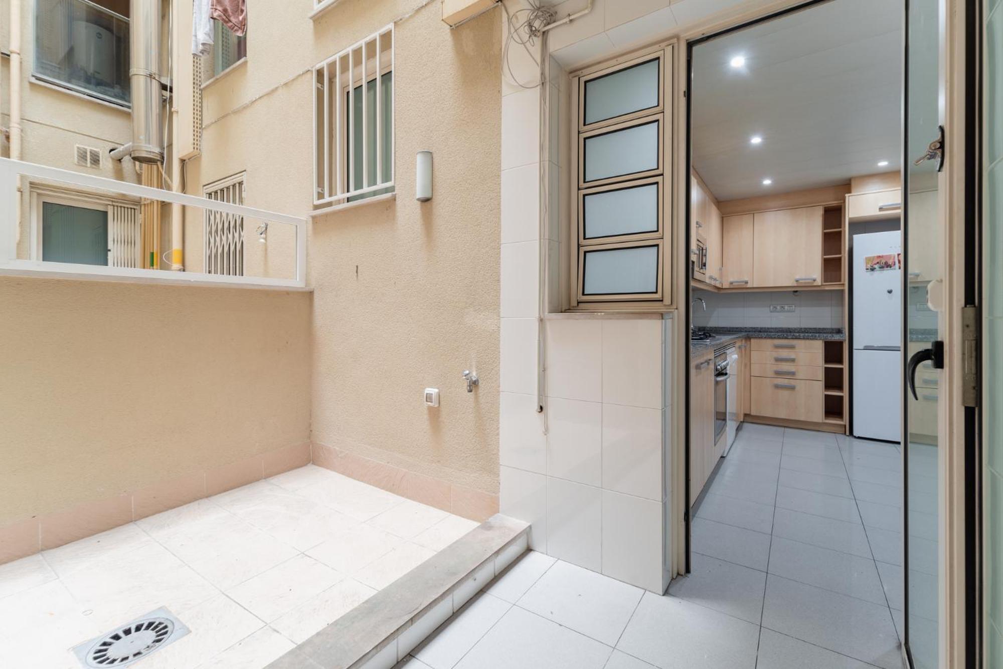 Near Ramblas 3 Flat Min 32 Days Parking Optional Apartment *