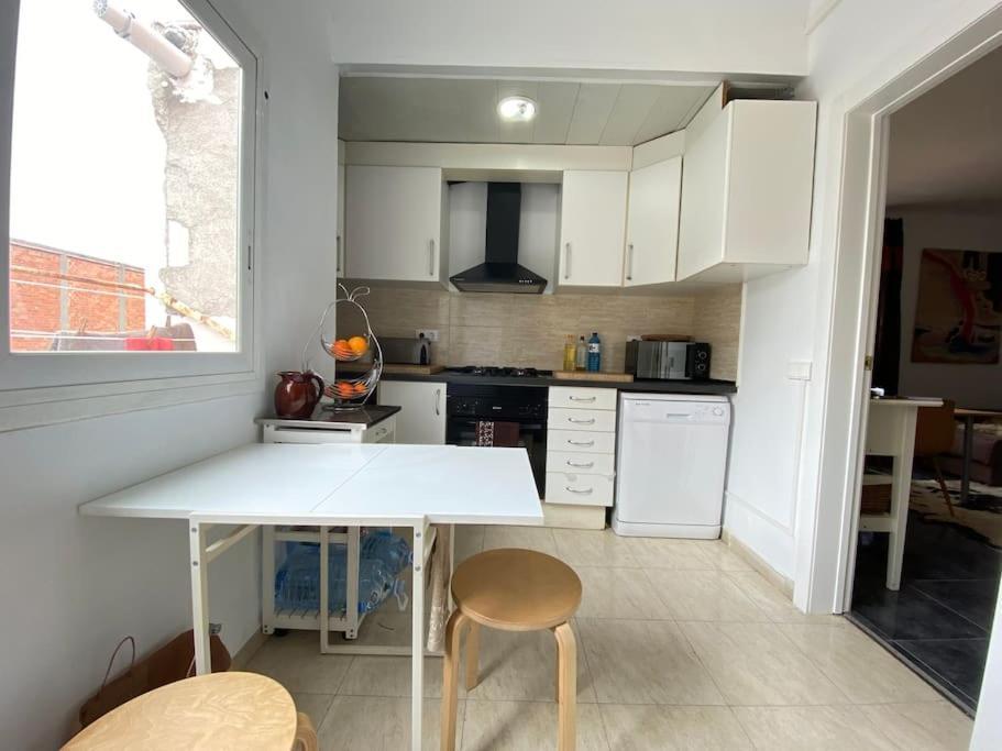 Apartment Double With Inside Window In Shared Barcelona