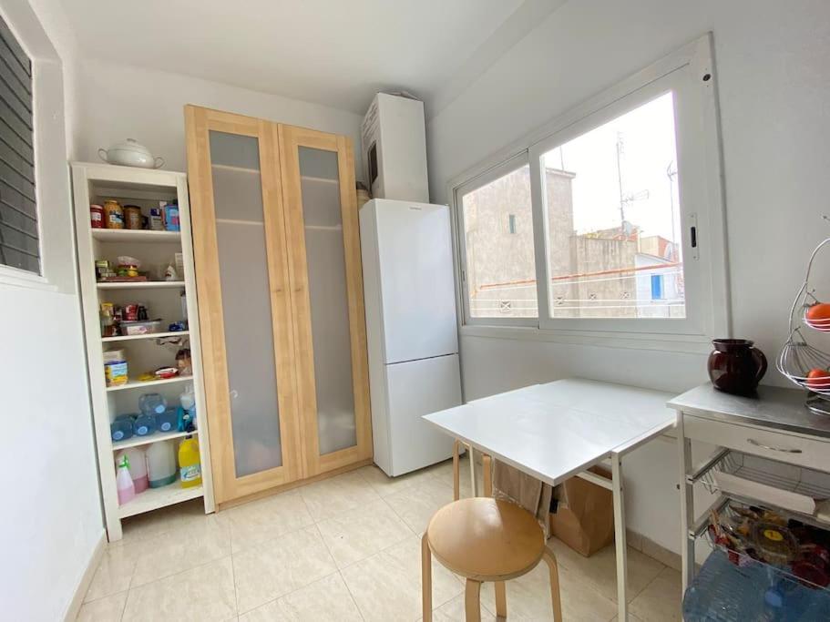 Apartment Double With Inside Window In Shared Barcelona