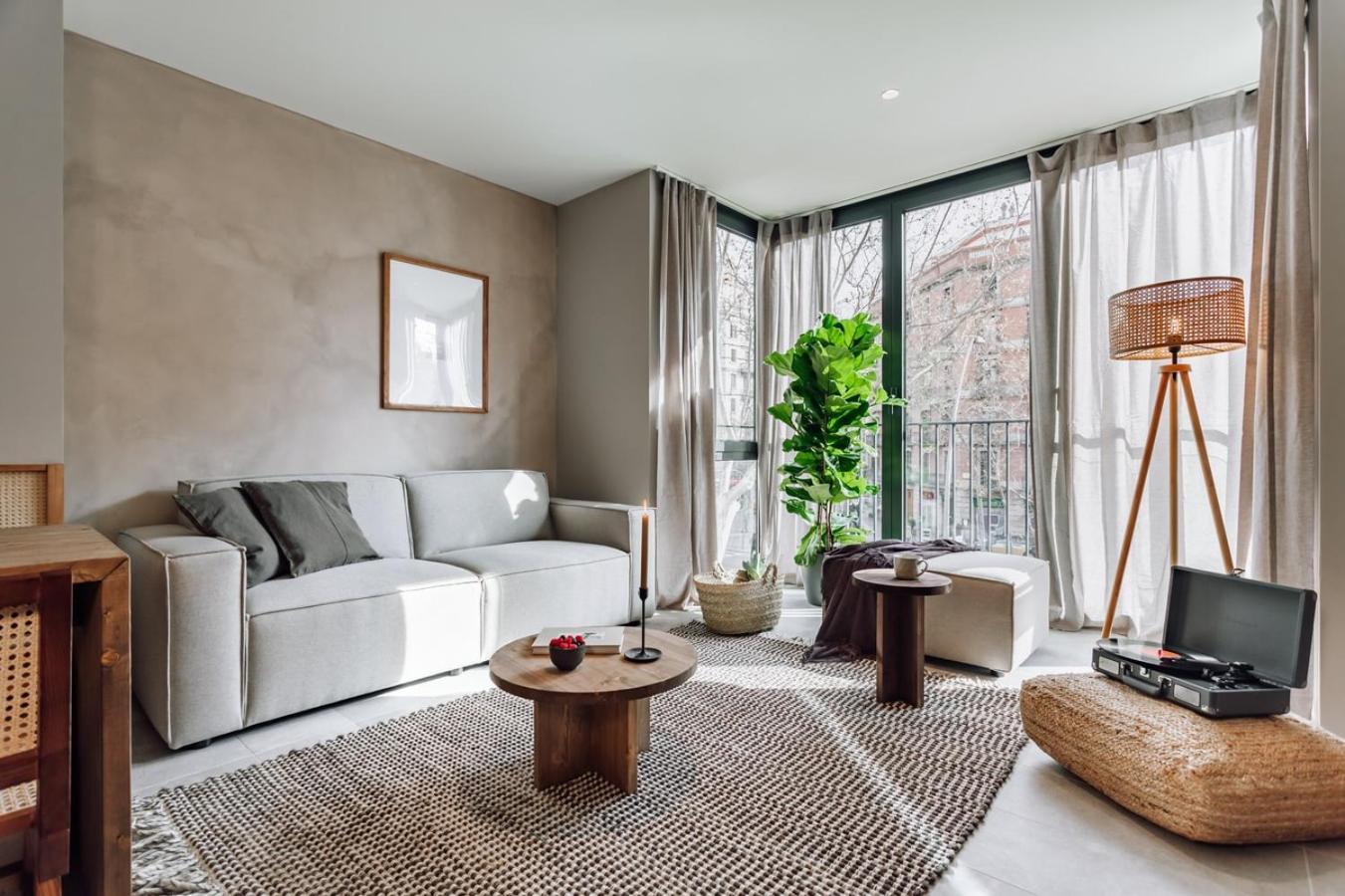 Apartment Encina - 2 Bedrooms In Eixample Esquerra *