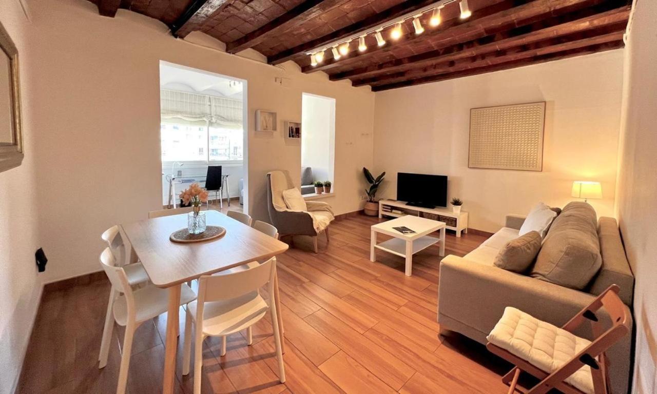 Bright & Spacious Family Flat In Apartment
