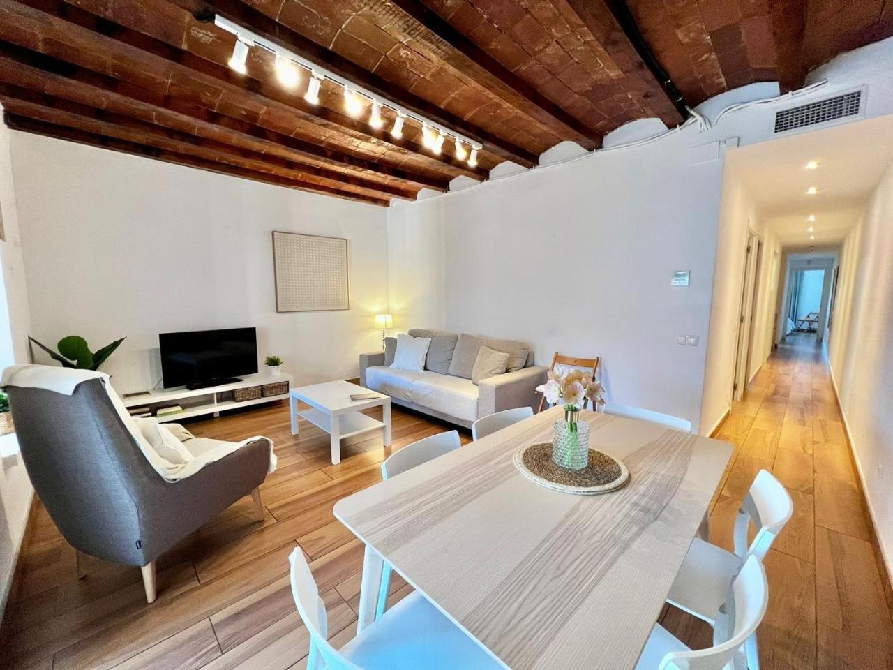 Bright & Spacious Family Flat In Apartment Barcelona