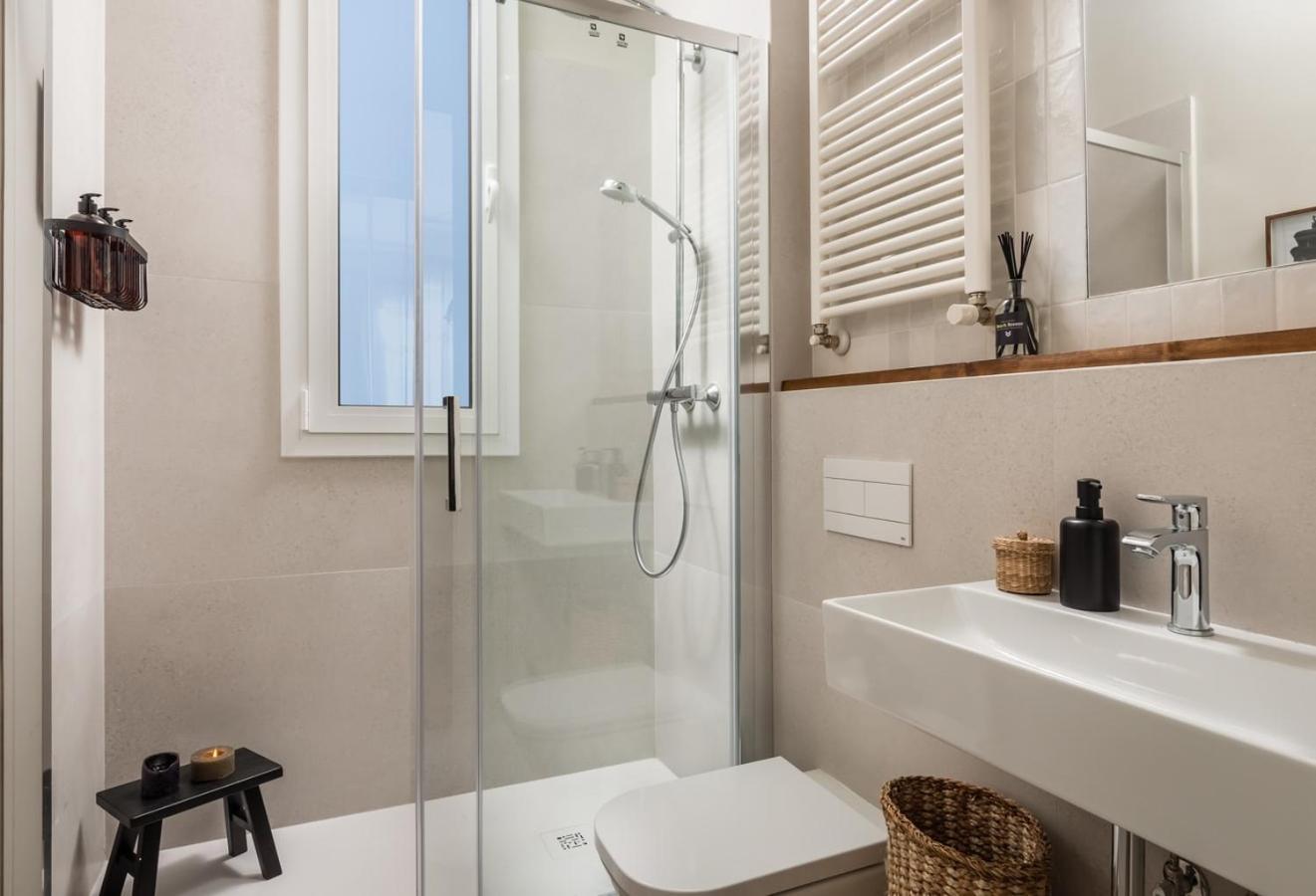 Tomini - 2 Bedrooms In Eixample Esquerra