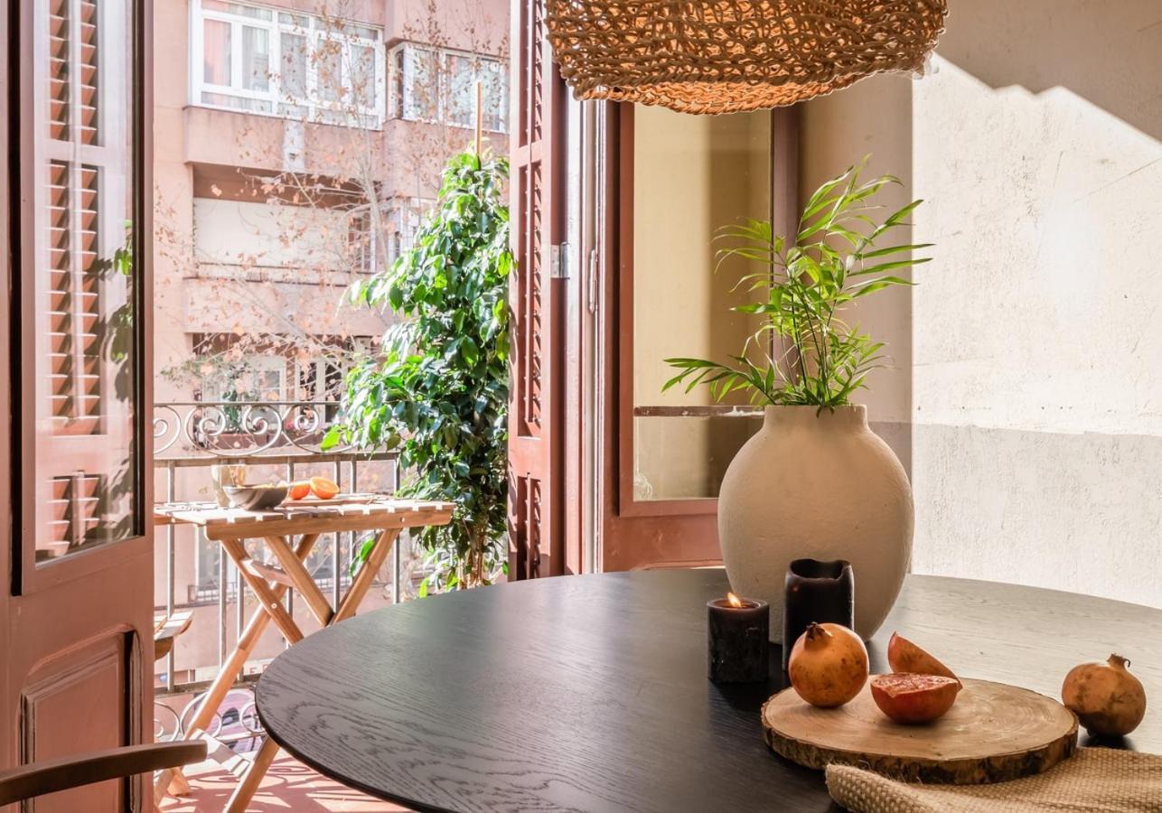 Tomini - 2 Bedrooms In Eixample Esquerra Barcelona