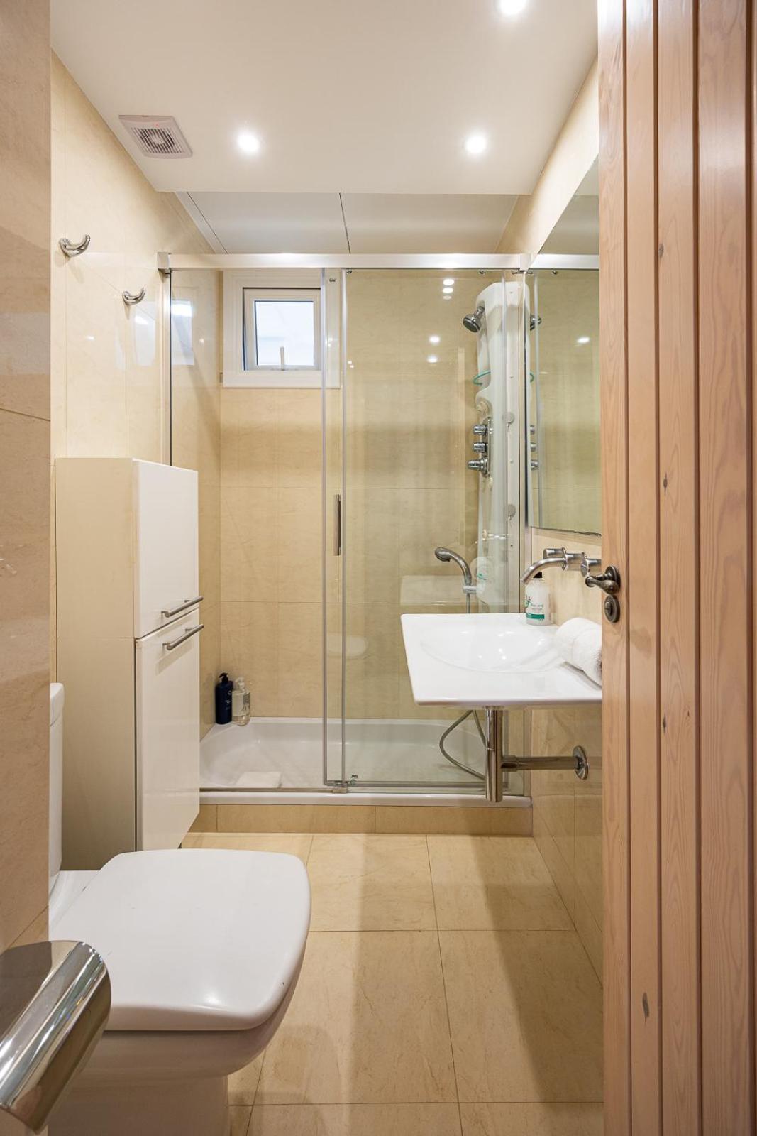 Charming 2br In Trendy Gracia