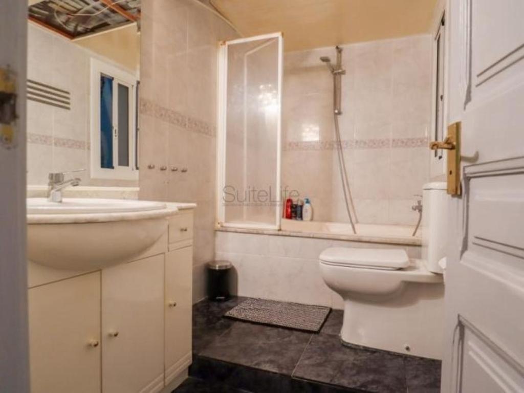 Apartment Spacious Aptmt Close To Pl Universidad And Pl Catalunya, 2,5 Bedrooms, Balcony, Heating, Elevator Min 31 Nights *