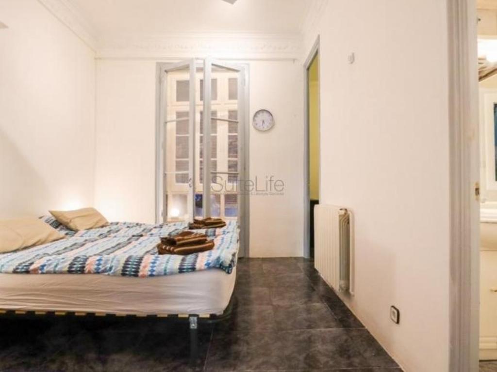 Spacious Aptmt Close To Pl Universidad And Pl Catalunya, 2,5 Bedrooms, Balcony, Heating, Elevator Min 31 Nights Apartment
