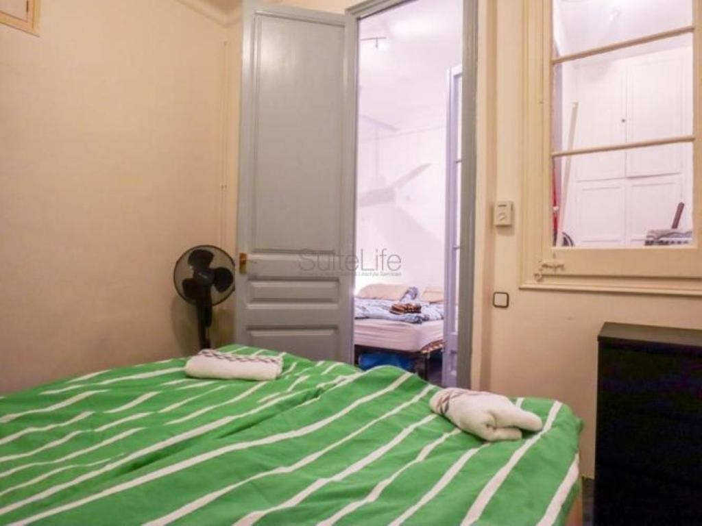 Spacious Aptmt Close To Pl Universidad And Pl Catalunya, 2,5 Bedrooms, Balcony, Heating, Elevator Min 31 Nights Apartment