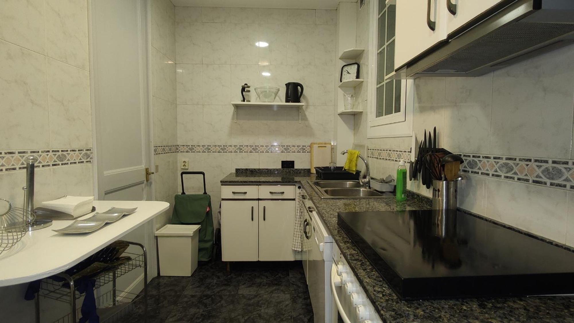 Spacious Aptmt Close To Pl Universidad And Pl Catalunya, 2,5 Bedrooms, Balcony, Heating, Elevator Min 31 Nights Apartment *