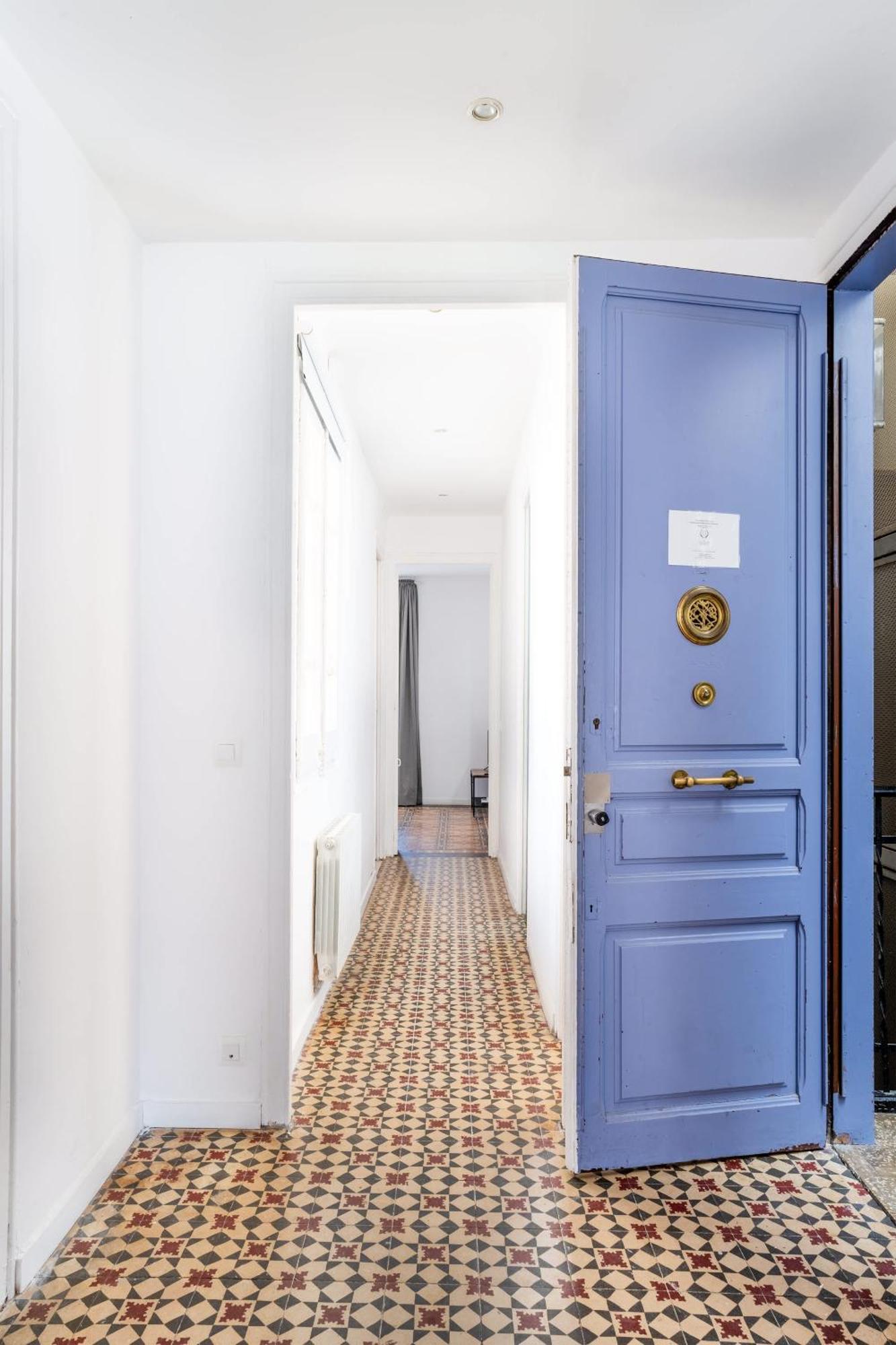 Sagrada Familia- Emblematic And Charming Catalan Apartment