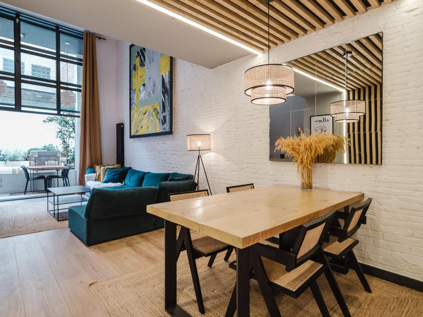 Luxury 2 Story Near Passeig De Gracia Apartment Barcelona