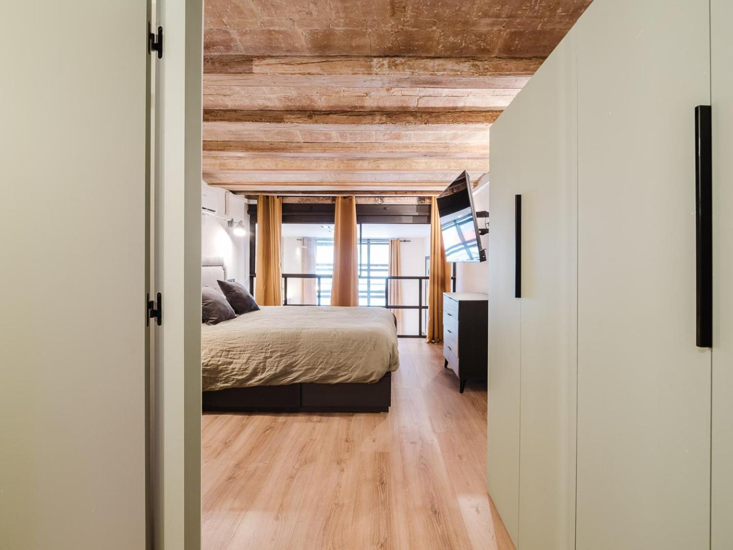 Luxury 2 Story Near Passeig De Gracia Apartment