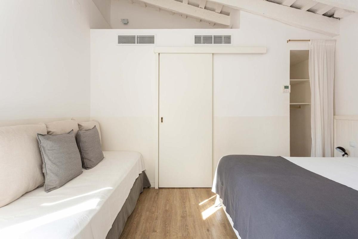Intimate House - Heart Of Sarria Apartment *